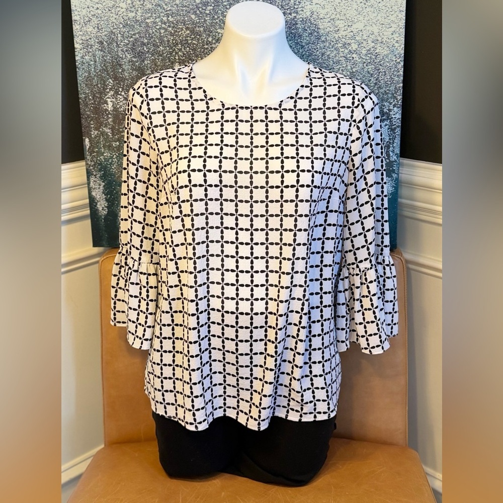 ELLE Geometric Flutter Sleeve Blouse